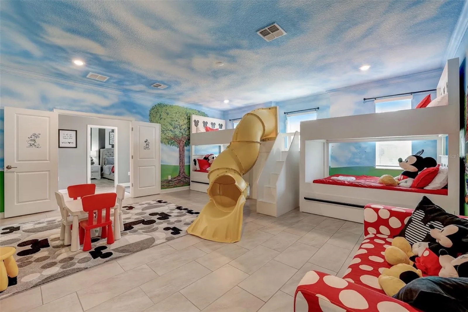 Kids bunk room